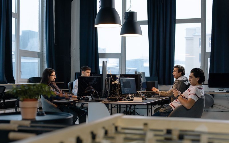 Umowa B2B w IT — analiza zapisów kontraktu
